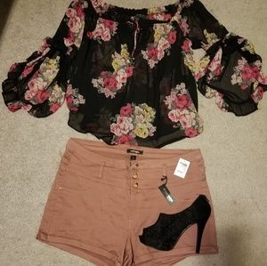 Black sheer floral blouse 💄